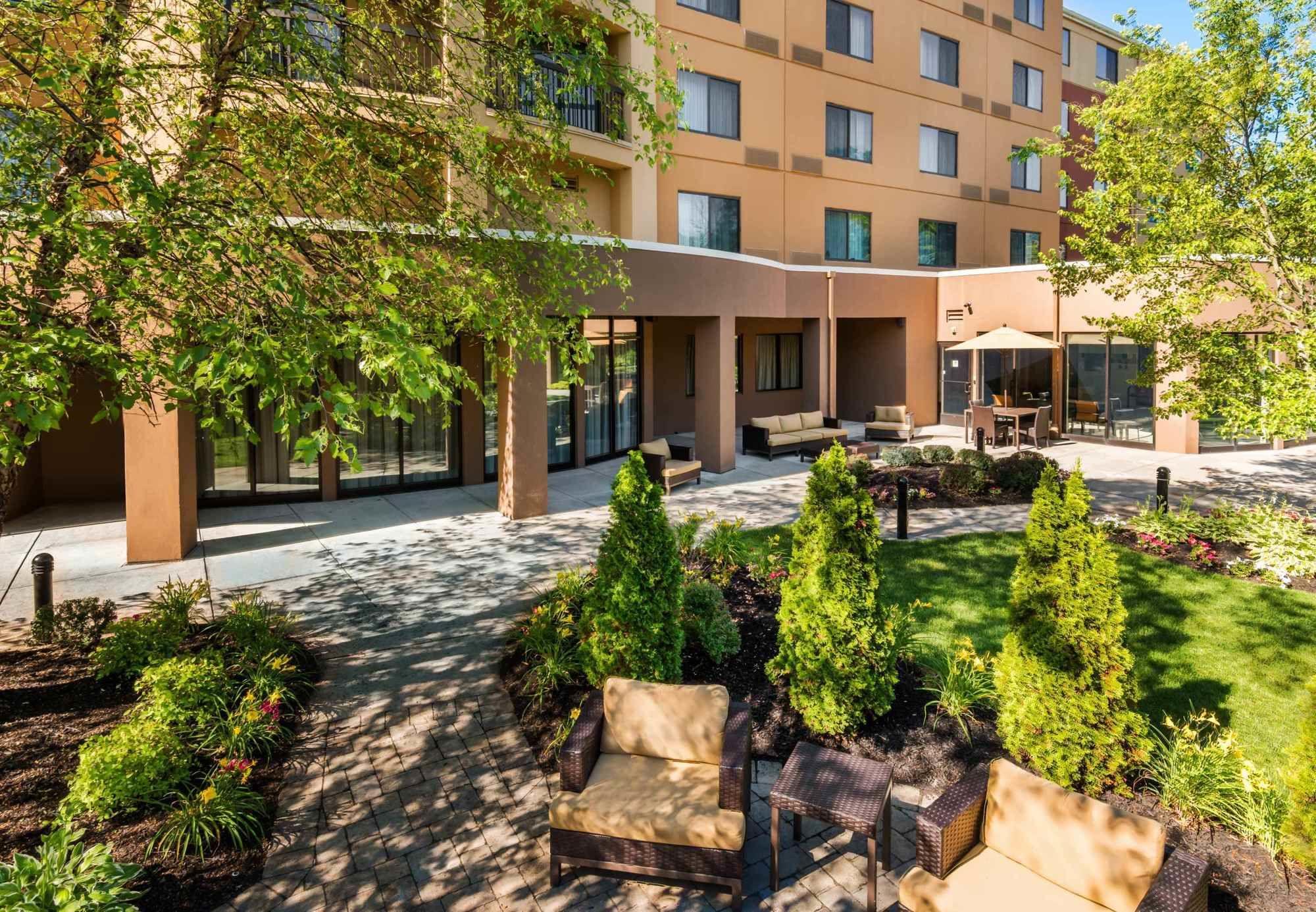 Courtyard By Marriott Providence Lincoln Hotell Exteriör bild