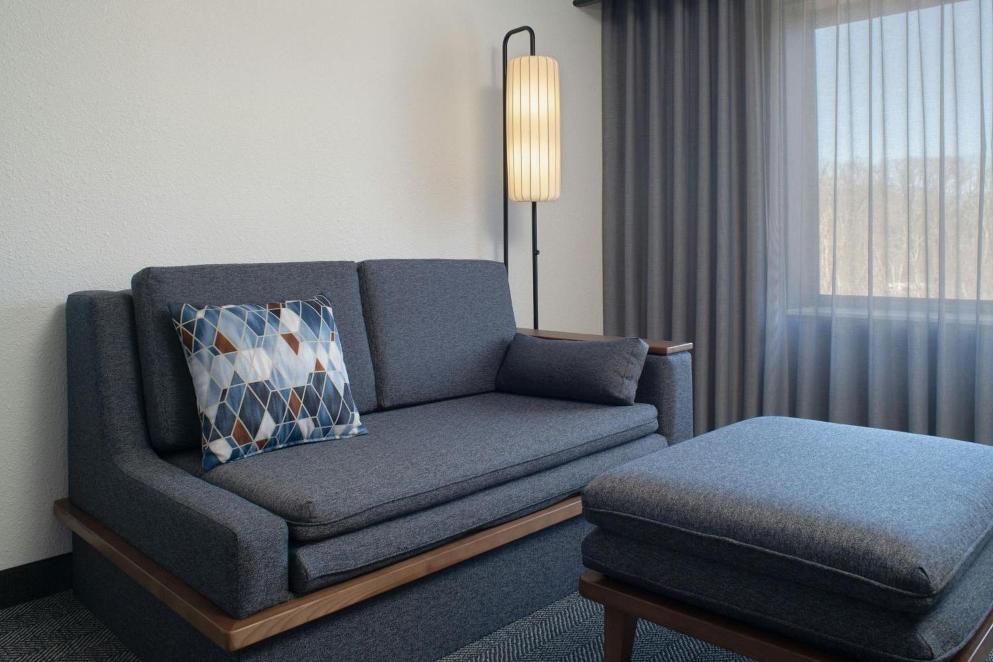 Courtyard By Marriott Providence Lincoln Hotell Exteriör bild