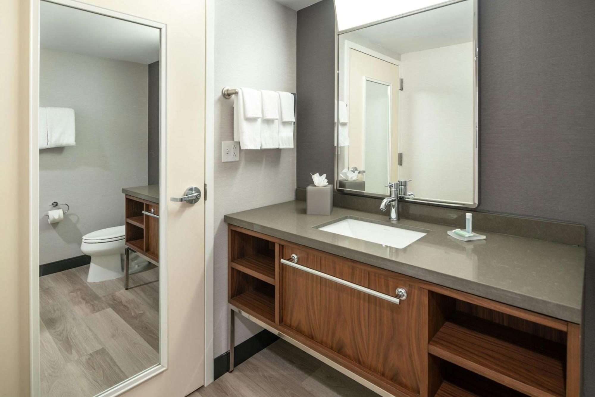 Courtyard By Marriott Providence Lincoln Hotell Exteriör bild