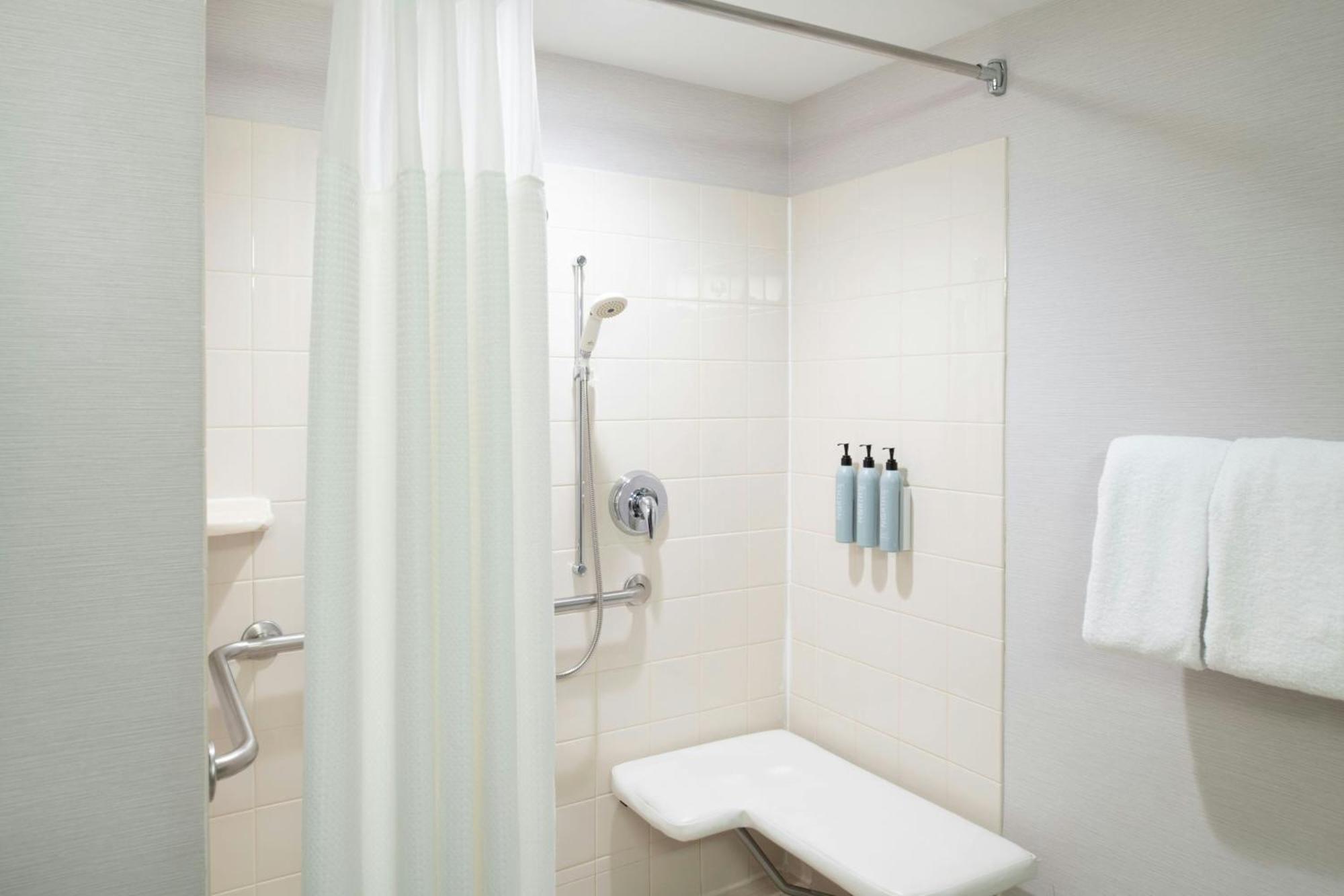 Courtyard By Marriott Providence Lincoln Hotell Exteriör bild