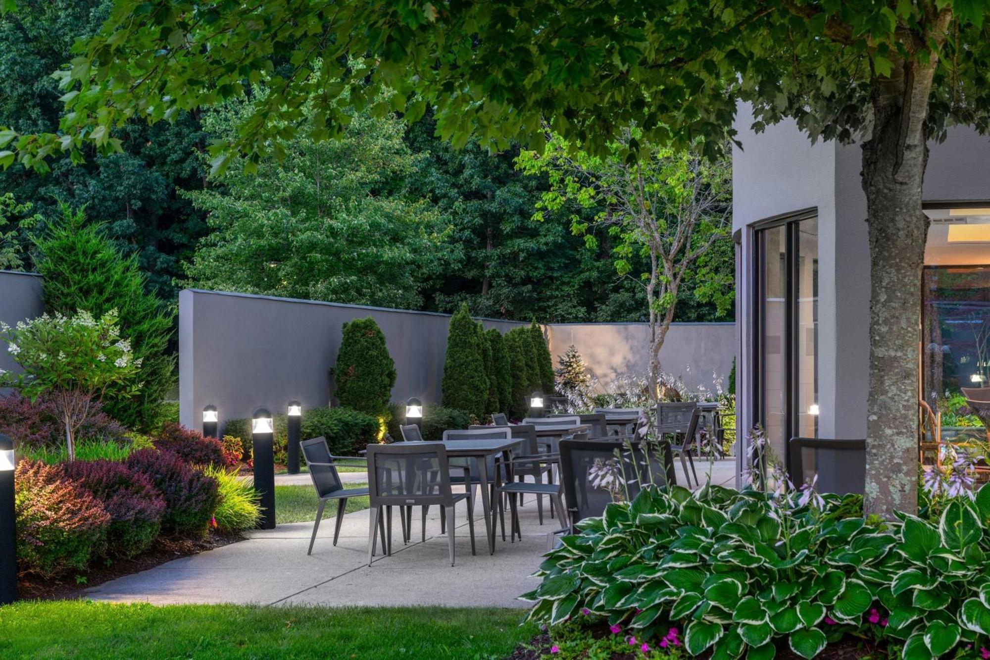 Courtyard By Marriott Providence Lincoln Hotell Exteriör bild