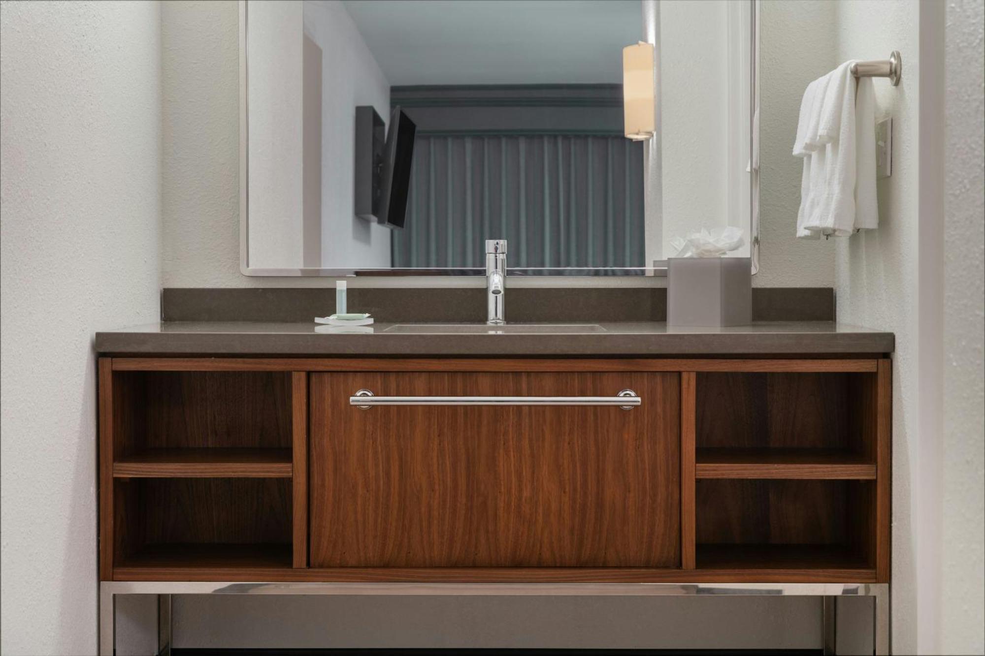 Courtyard By Marriott Providence Lincoln Hotell Exteriör bild